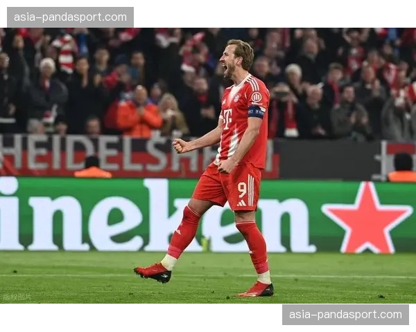 现场直击:凯恩点射破门,拜仁1-1扳平曼城,安联球场气氛沸腾 现场直击:凯恩点射破门,拜仁1-1扳平曼城,安联球场气氛沸腾